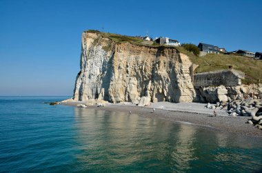 Fransa 'nın kuzeybatısındaki Haute-Normandie bölgesinde Seine-Denizcilik Bölümü' nde süvarili olan ünlü Fcamp uçurumu.