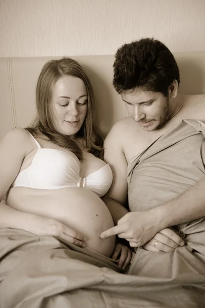 Karın hamile karısını dokunmadan koca