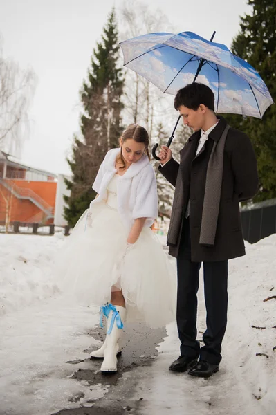 Gelin ve damat kışın Park