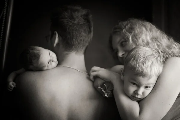 Portrait of a father and newborn daughter and son — Stock Photo, Image