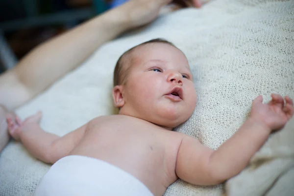 Linda chica recién nacida — Foto de Stock