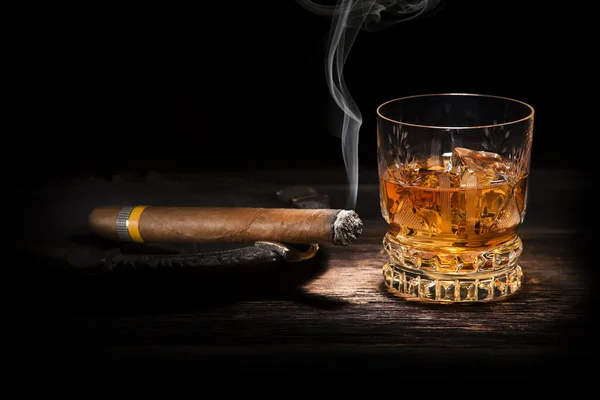 Whiskey and cigar — Stock Photo, Image