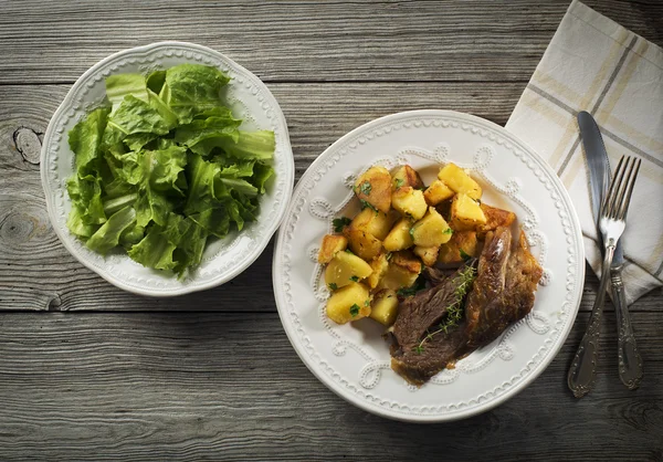 Meat and potatoes — Stock Photo, Image