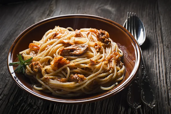 Spaghetti med tonfisk — Stockfoto