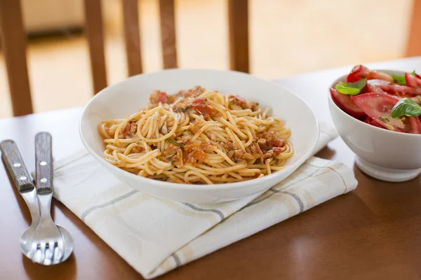 Spaghetti con tonno — Foto Stock