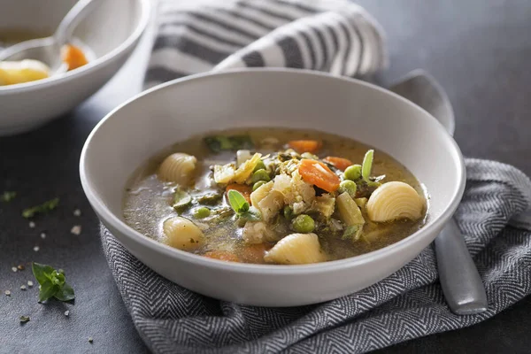 Sopa Minestrone Com Vegetais Frescos Perto Sopa Italiana Com Macarrão — Fotografia de Stock