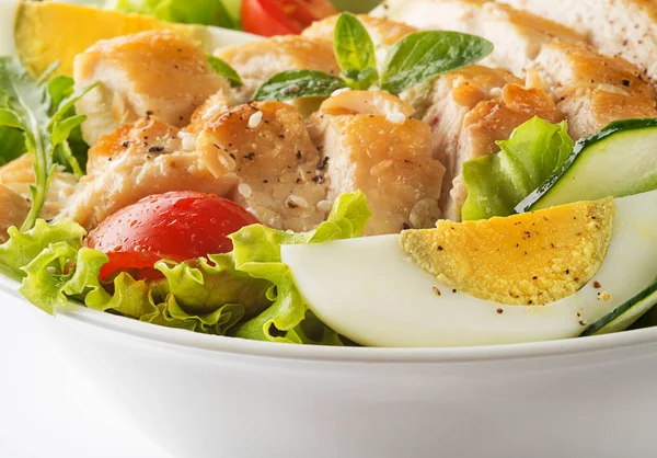 Fresh Green Salad Chicken Breast Boiled Egg Close — Stock fotografie