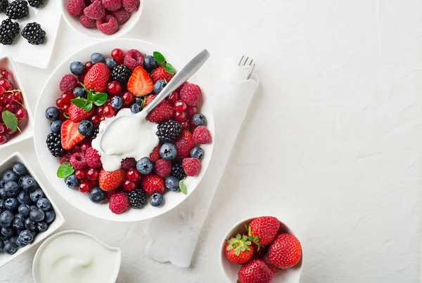 Bowl Healthy Fresh Berry Fruit Salad Cream White Background Top — Stok fotoğraf