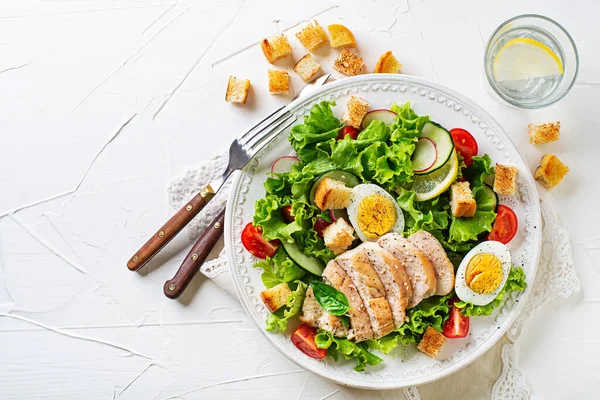 Fresh Green Salad Chicken Breast Crouton Boiled Egg White Table — Photo