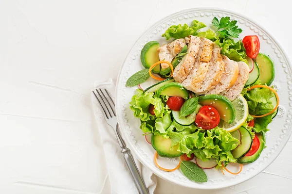 Healthy Green Salad Chicken Breast Fresh Vegetables White Table Close — Photo