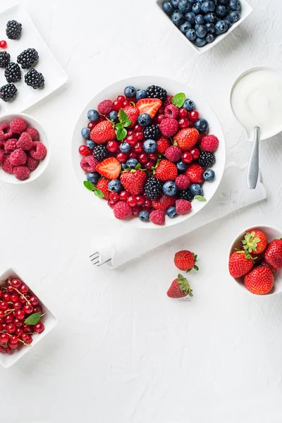 Bowl Healthy Fresh Berry Fruit Meal Cream White Background Top — Foto de Stock