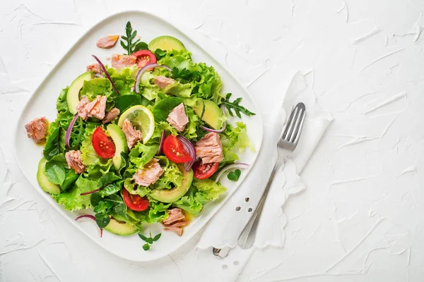 Fresh Green Leafy Salad Tuna Avocado Tomato White Table Background — Foto de Stock