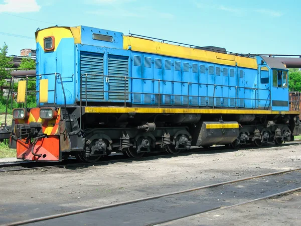 Tolatás Dízelmozdony Vasúthálózaton Vaskohászati Síneken — Stock Fotó