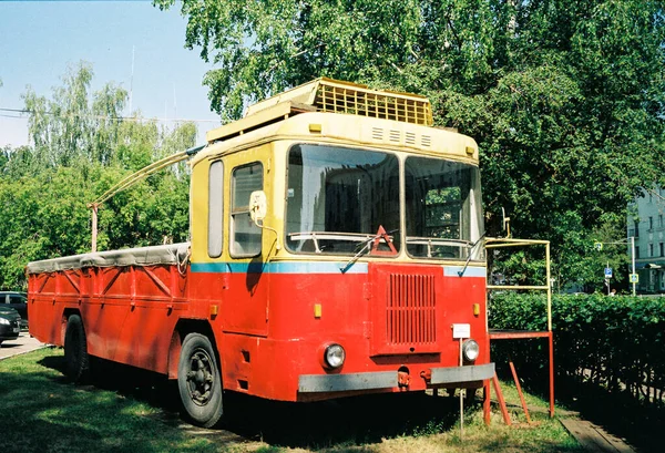 Red Retro Trolleybus Cargo Compartment Repair Work Line — Stock Photo, Image