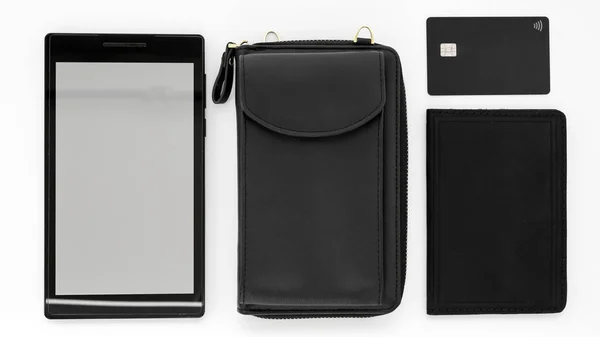 Μαύρο Πορτοφόλι Διαβατήριο Πιστωτική Κάρτα Και Tablet Closeup Λευκό Φόντο — Φωτογραφία Αρχείου