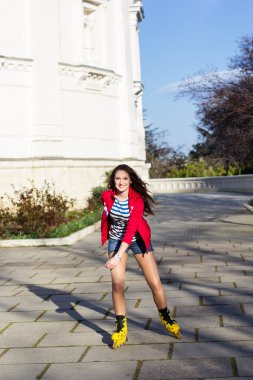 Pretty genç kız paten Parkı