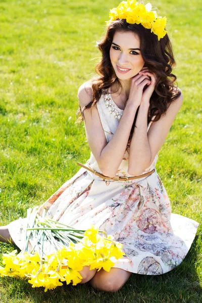 Young beautiful girl standing near cosmetic table — Stock Photo, Image