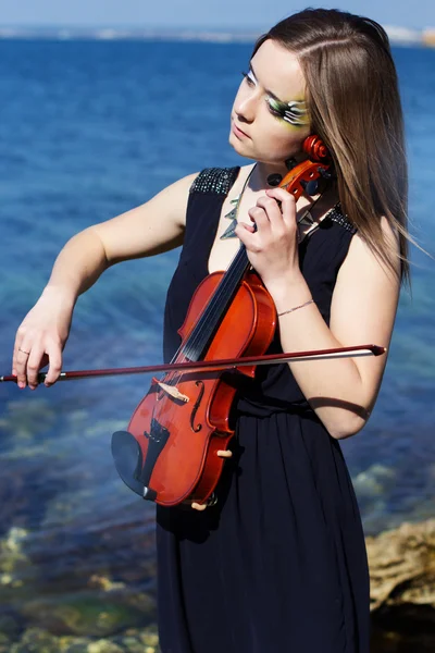 Portrait of girl with her violin — Stock Photo, Image