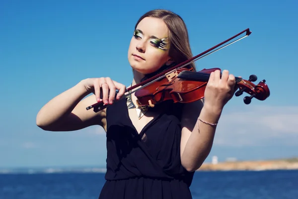 Portrait of girl with her violin — Stock Photo, Image