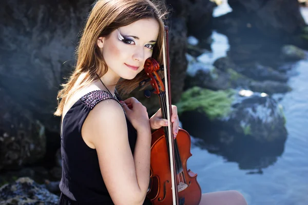 Portrait of girl with her violin — Stock Photo, Image