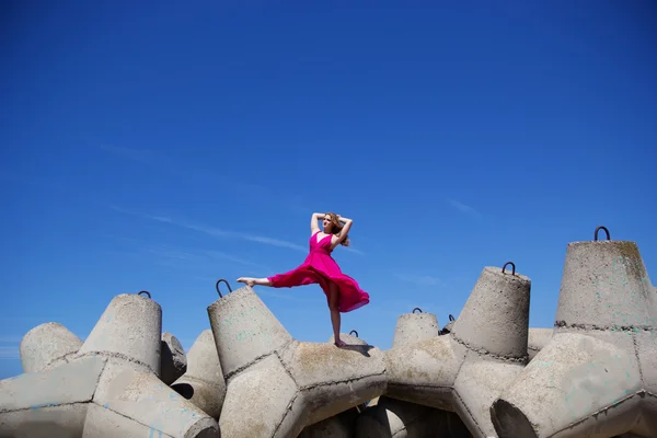 Young beautiful girl doing gymnastic — Stock Photo, Image