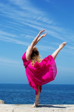 Jimnastik yaparken genç güzel kız