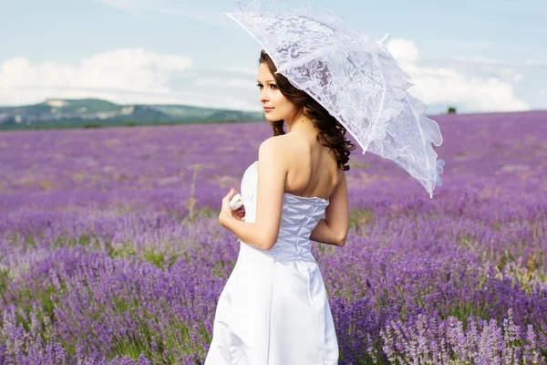 Beautiful bride posing at field of lavender — Stock Photo, Image