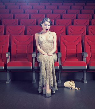 Kız boş bir sinema