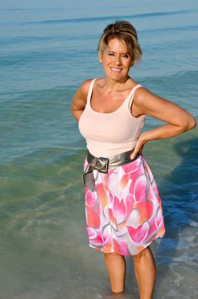 Attractive Woman Standing in the Surf — Stock Photo, Image