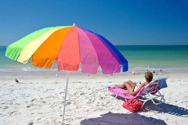 Enjoying the Beach — Stock Photo, Image