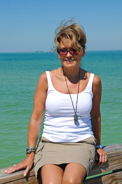 Attractive Woman on Beach Boardwalk — Stock Photo, Image