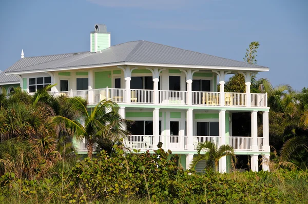 Luxuriöses Strandhaus — Stockfoto