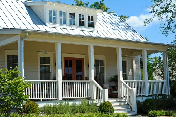 Casa estilo cabaña — Foto de Stock