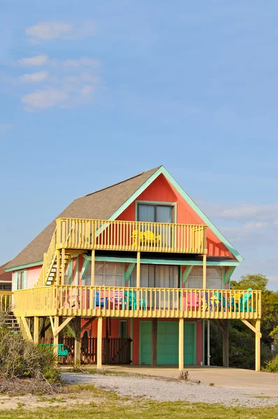 Dom na plaży kolorowy — Zdjęcie stockowe