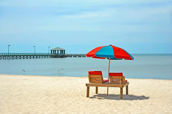 Strand parasoll — Stockfoto