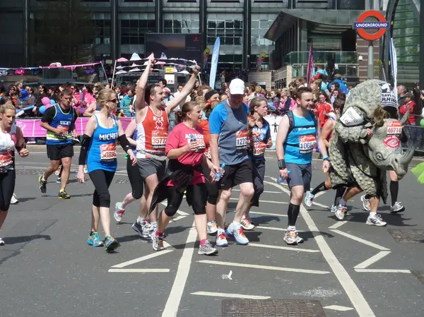 Corridori alla Maratona di Londra 22 aprile 2012 — Foto Stock