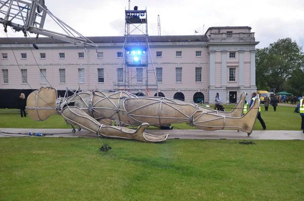 Prometheus se probouzí v greenwich a docklands mezinárodní f — Stock fotografie