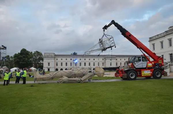 Prometheus se probouzí v greenwich a docklands mezinárodní f — Stock fotografie