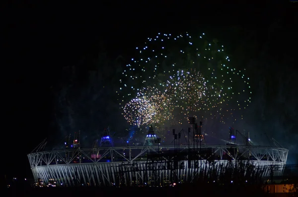 Olympisch vuurwerk in stratford-Londen 12 augustus 2012 — Stockfoto