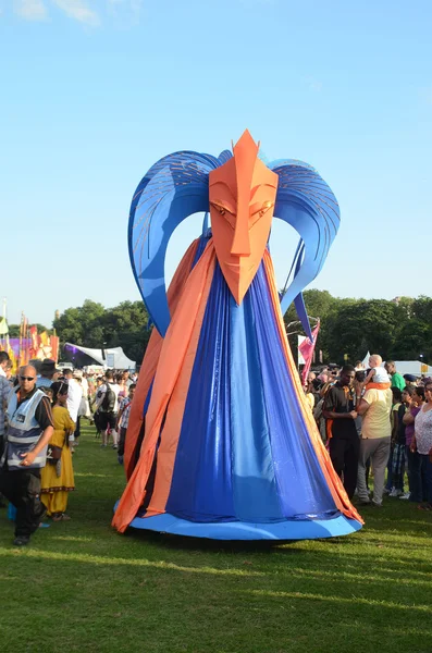 Giant head at the London Mega Mela festival in Gunnersbury Park — Stock Photo, Image