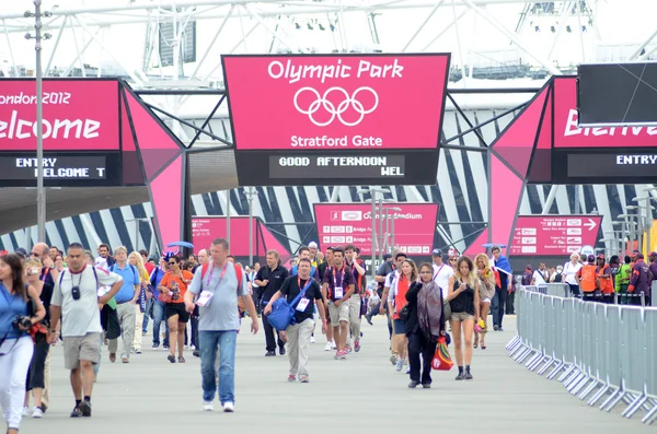 Assister à la cérémonie de clôture olympique pour marquer la fin des Jeux Olympiques de 2012 — Photo