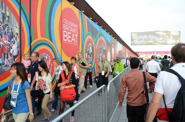 Attending the Olympic closing ceremony to mark the end of the 2012 Olympic Games — Stock Photo, Image