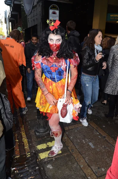 Celebrare la Giornata Mondiale dello Zombie Londra 2012 — Foto Stock