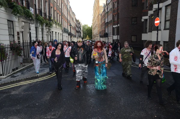 Celebrare la Giornata Mondiale dello Zombie Londra 2012 — Foto Stock