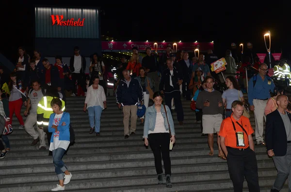 Olympic performers depart from the closing ceremony at the Olympic Stadium — Stock Photo, Image