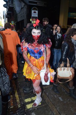 Dünya zombi günü 2012 Londra'nın merkezinde 13 Ekim katılıyor