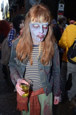 Dünya zombi günü 2012 Londra'nın merkezinde 13 Ekim katılıyor