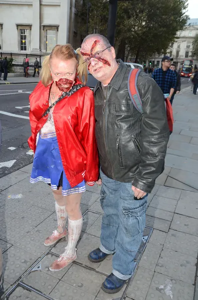 Partecipare alla Giornata Mondiale dello Zombie 2012 nel centro di Londra 13 ottobre — Foto Stock