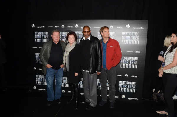 William Shatner and Kate Mulgrew and Avery Brooks and Scott Bakula — Stock Photo, Image