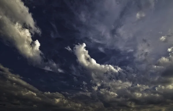 Dramatischer Abendhimmel — Stockfoto